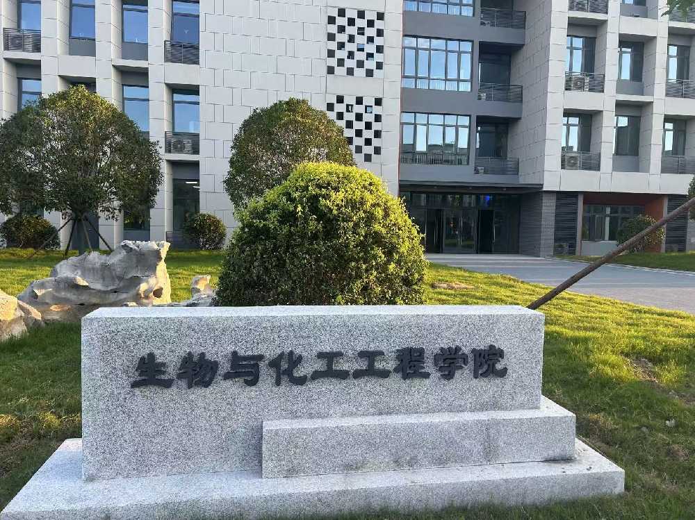 遂宁市扬州职业大学体育场高杆灯项目